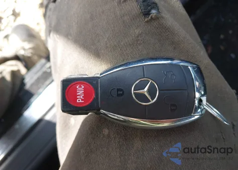 2009 Mercedes-Benz C 63 Amg z USA, uszkodzony, nr VIN WDDGF77X39F325492